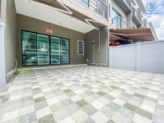 ทาวน์โฮมมือสอง ม.บ้านกลางเมือง ราชพฤกษ์-พระราม5 ทาวน์โฮม3ชั้น บ้านสวยเหมือนไม่เคยเข้าอยู่ บนเนื้อที่ 17 ตร.ว. ฟังก์ชัน 3 ห้องนอน 3 ห้องน้ำ 2  ที่จอดรถ บนทำเลเดินทางสะดวก เชื่อมต่อถนน นครอินทร์, พระราม5, ราชพฤกษ์, รัตนาธิเบศร์ ใกล้รถไฟฟ้าและทางด่วน!